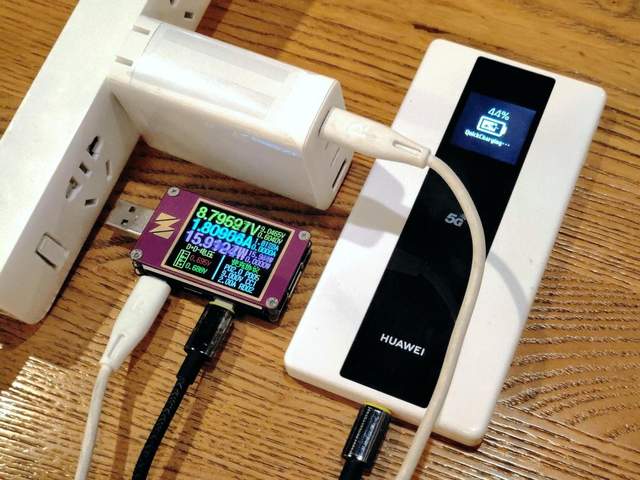 年终好物推荐：一个顶多个，ORICO 100W氮化镓充电器上手实测