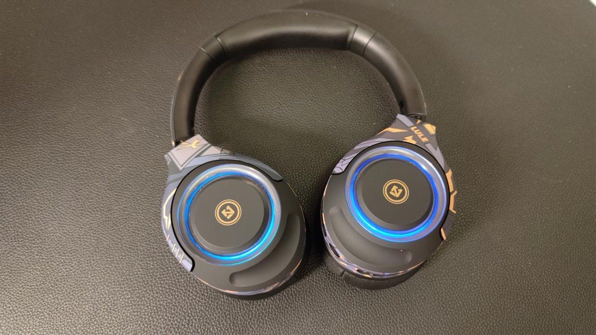 颜值超高而且可便携折叠的高保真深海之声蓝牙耳机