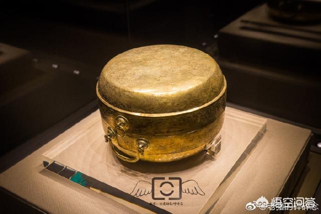 雷峰塔下面不是白素贞，那么专家在地宫内发现的到底是什么？