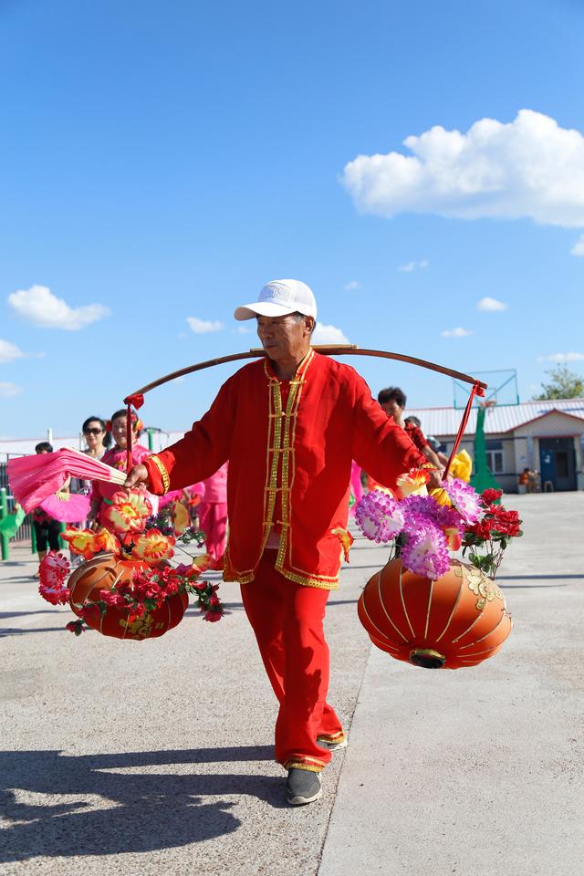 东北秧歌手绢花组合(扭秧歌是一种怎样的体验?) - 淘金网