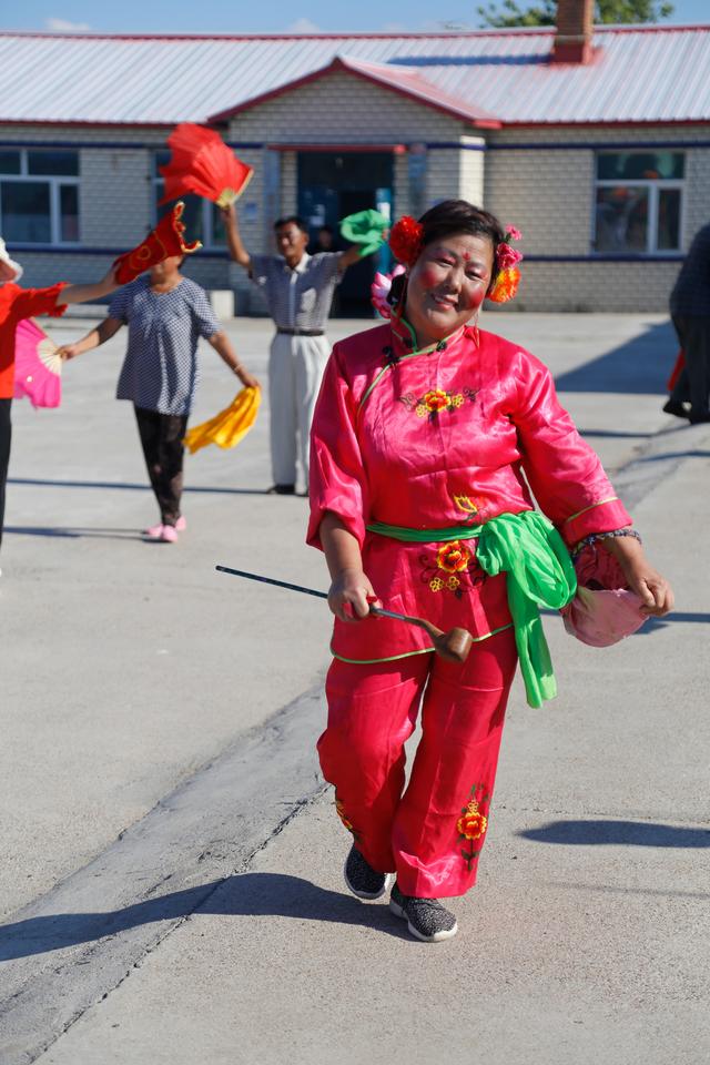 东北秧歌手绢花组合(扭秧歌是一种怎样的体验?) - 淘金网