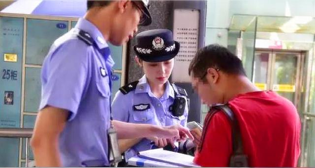 这是地铁禁烟督察员吗 网友 这堪比亚洲选美小姐 全网搜