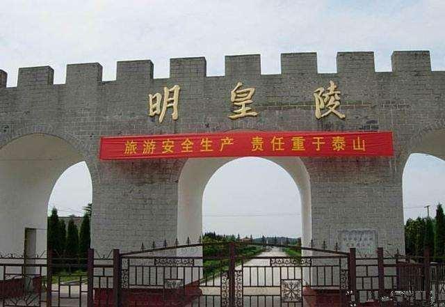 北京都城刘伯温，朱元璋想定安徽一个小县城为国都，刘伯温看后说了九个字