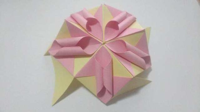立体花球折纸教程(超美纸花球的折法图解)