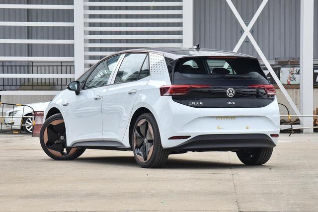 高尔夫的替代者？不到16万起，零油耗还是后驱，实拍大众ID.3