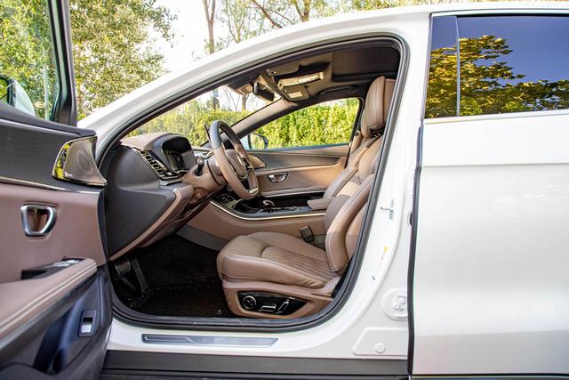 汉EV：纯电续航里程550公里，百公里加速时间3.9秒，加速力道充沛