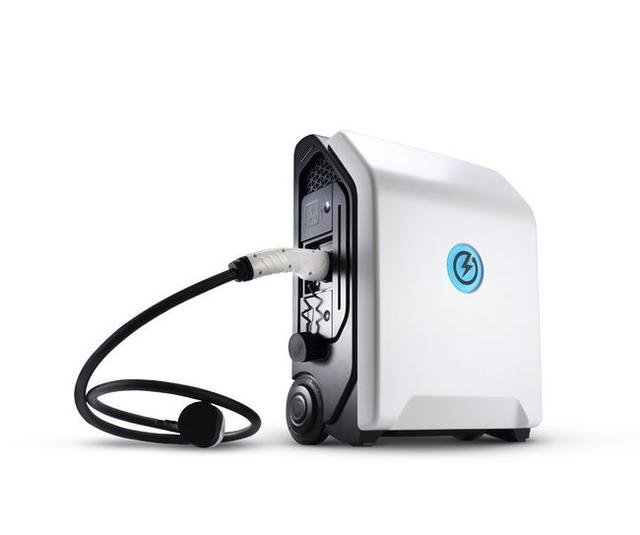 实用还是鸡肋？便携式电动汽车“充电宝”问世