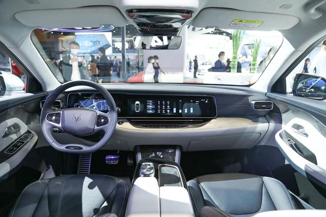 国产电车：极狐阿尔法S，续航可达708公里，颜值与实力并存