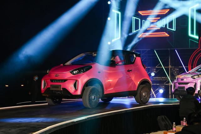 续航408公里，代步车里配置领先，试驾奇瑞新能源小蚂蚁甜粉款