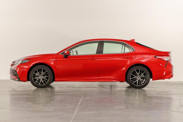 凯美瑞：外观好看，内饰有质感，搭载2.5L+E-CVT，适合家用