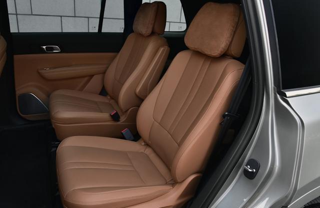 “加价”1万换14项配置，理想ONE可油可电，的确比纯电好用？