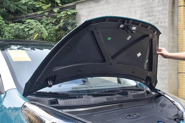 小蚂蚁：3门4座两厢车，续航301km，外观讨喜