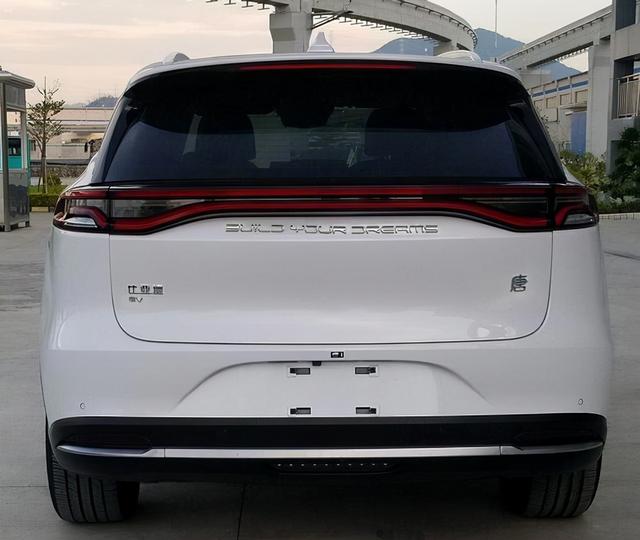 Model  Y终于有对手了，比亚迪全新唐EV曝光，刀片电池续航破700km