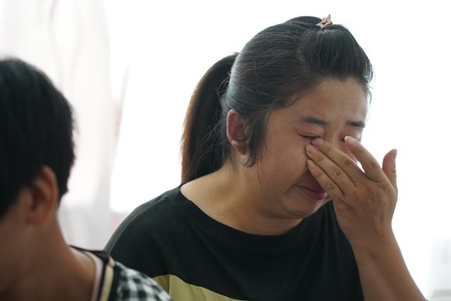 女童因为早产患上怪病，妈妈哭诉：是我肚子不争气，害了你一辈子