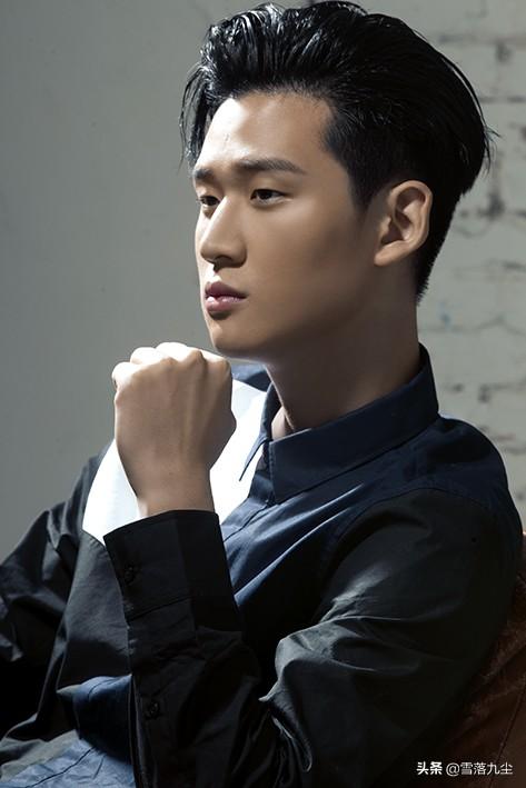 自然是只在意颜值,哈哈哈,周兴哲的长相能找到林俊杰的身影,声音有