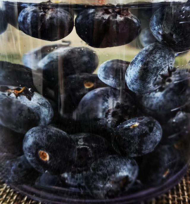 宝宝辅食之酸酸甜甜～护眼蓝莓泥?