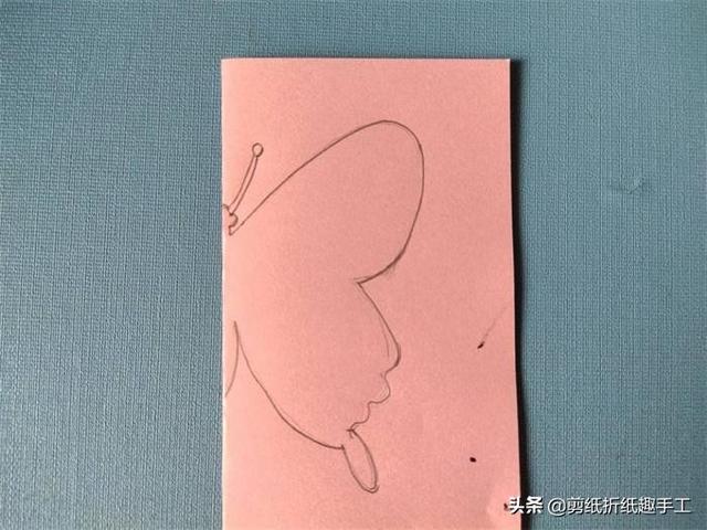 剪纸小蝴蝶简单又漂亮(幼儿蝴蝶剪纸简单)