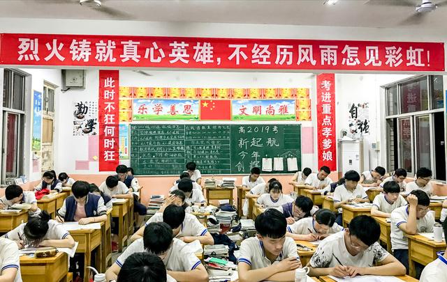 广西一中学竟然家长轮流看管晚自习 后续来了 教育局 立即停止 全网搜