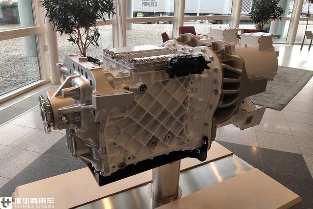 沃尔沃亮相了电动沃尔沃FH牵引车，实力如何？实拍带您好好看看