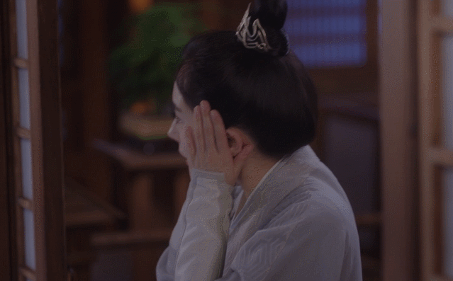 杨幂新剧引争议，35岁演“古偶少女”：这次被骂，她冤吗？