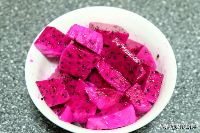 女儿要吃冰粉，妈妈第一次动手做，没想到这么简单，太好吃了