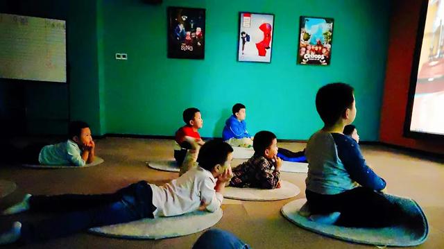 带孩子看电影，看什么？怎么看？希牛知果托管娃们的成长奥秘