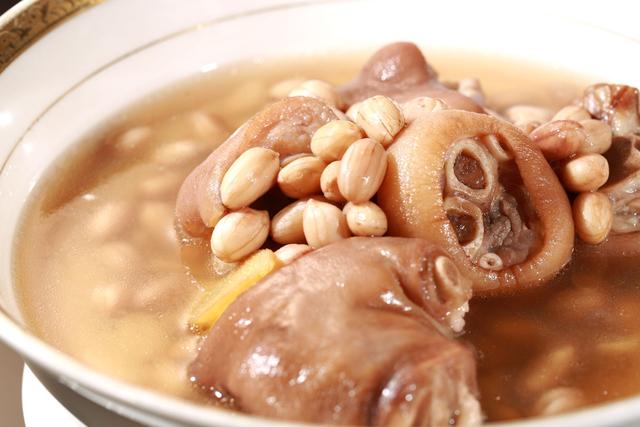 想做金牌月嫂，必须会做这3道“月子汤”，宝妈喝了都说好