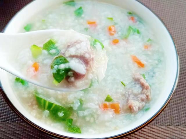 入秋后给孩子煮粥有窍门，记住3点，驱寒暖胃又营养，助力成长