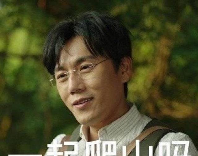 秦昊问万茜我不是男神吗:秦昊隔空喊话万茜自己也是男神。网友回话你不是男神，是山神