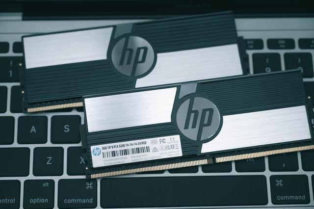 超頻玩傢的心頭好，B-Die顆粒的性能巔峰，HP V10真有那麼強？