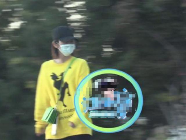 张若昀辟谣女儿小名:张若昀夫妇爱女首次曝光！跟妈妈外出超乖巧，浑身肉乎呆萌十足