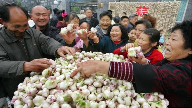 吃大蒜，到底是养生，还是“伤身”？听听医生的回答