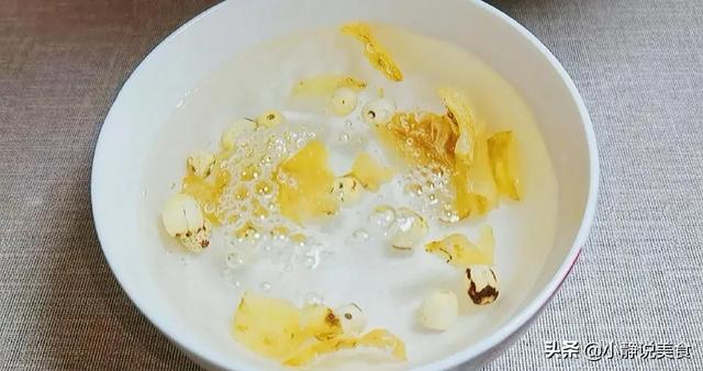 女性朋友多喝这道养生汤，每个月给自己煲上两次，睡眠好了气色好