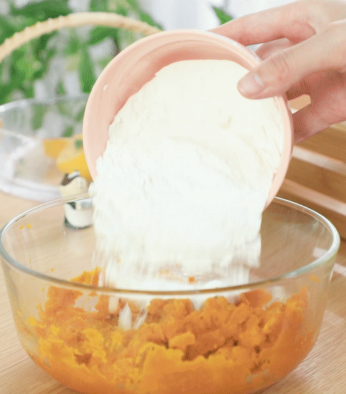 1块南瓜，1杯奶，无水无油，简单这样做，宝宝抢着吃