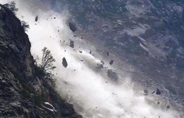 母女3人不幸遇难！山西暴雨不断频发泥石流，遇到泥石流该怎么办