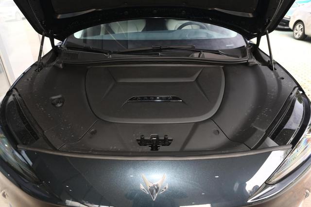 入门版续航525公里+7.7秒破百，25.19万起，极狐阿尔法S如何？