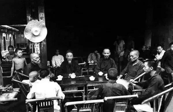 一个民国妓女的回忆（头牌外出赴宴都要带上几块手绢）