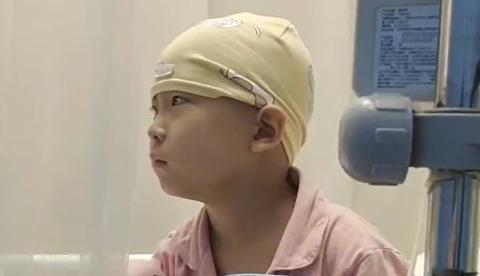 5岁女童苦苦哀求：“妈妈，不要留我一个人！”