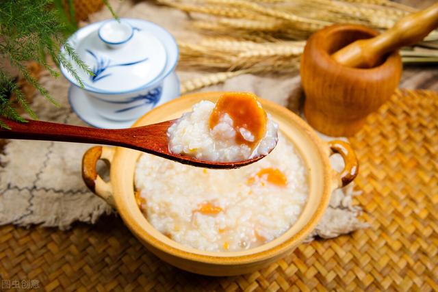 辞职带娃后的第一顿早餐，差点鸡飞狗跳，却悟出了让娃开心的秘诀