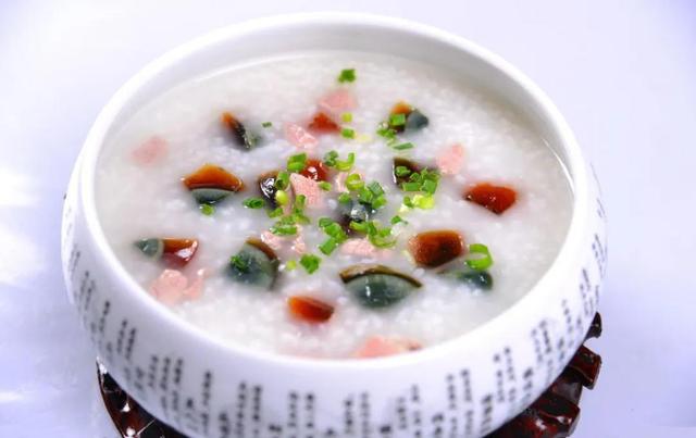 小米粥特别能养人，但是这4类人却不适宜喝，否则越吃越伤身