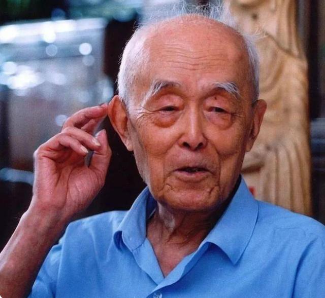 男人50岁后眉毛变长，意味着什么？不妨花一分钟解读下