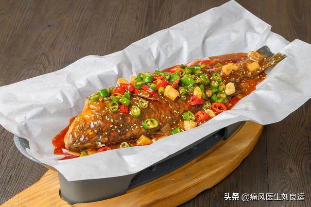 痛风就不能吃肉和鱼？医生教您烹饪技巧巧选食材去除食物嘌呤