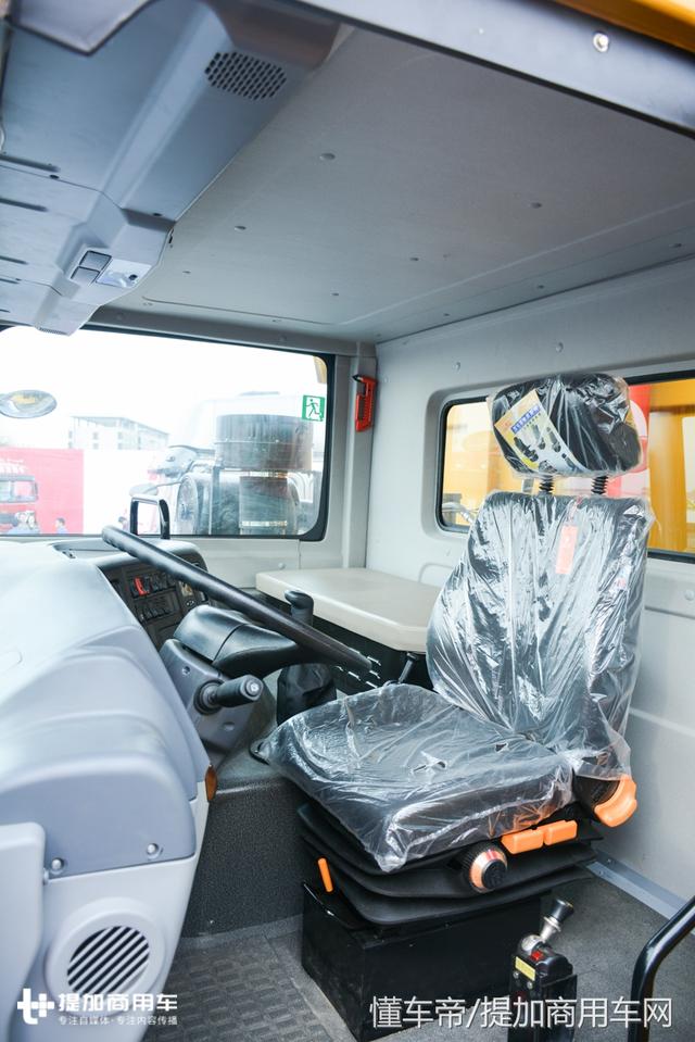 矿用工程车