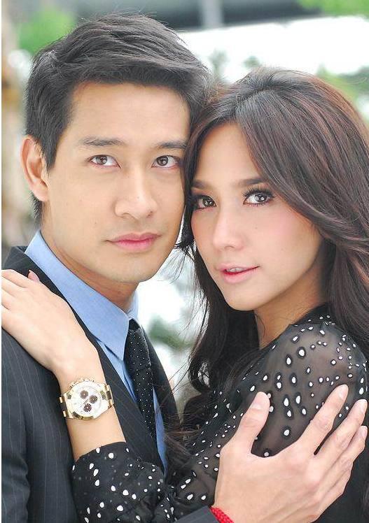 而且aump是百搭型,老少皆宜的那一款,即使是和比自己小13岁的男星一起