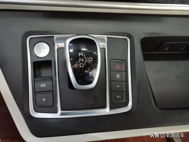 中巴车也可以很豪华——比亚迪C6纯电动客车