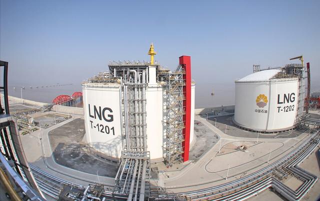 沙漠里的超级工程！总投资70亿，中国在沙漠建“地下粮仓”