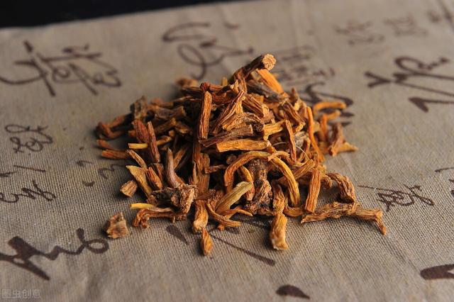 腰膝酸软无力？一剂独活寄生汤，补肝肾、强筋骨，还可气血双补