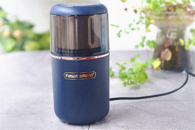 用花生和黄豆，做一道滋补小点心，蒸一蒸揉一揉，当早餐也特香