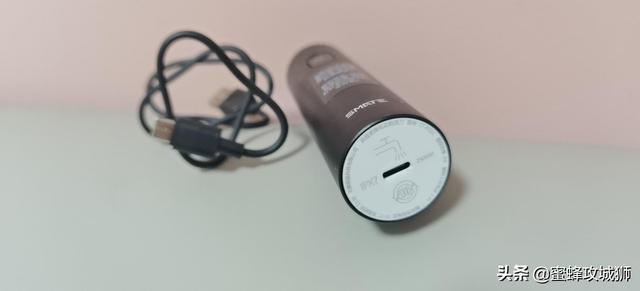新一代程序员也可以很精致，须眉便携剃须刀T3评测，小巧易携带