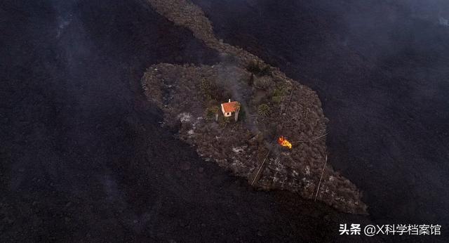 地球咋了？西班牙火山喷发，场面犹如世界末日，数千人被迫撤离